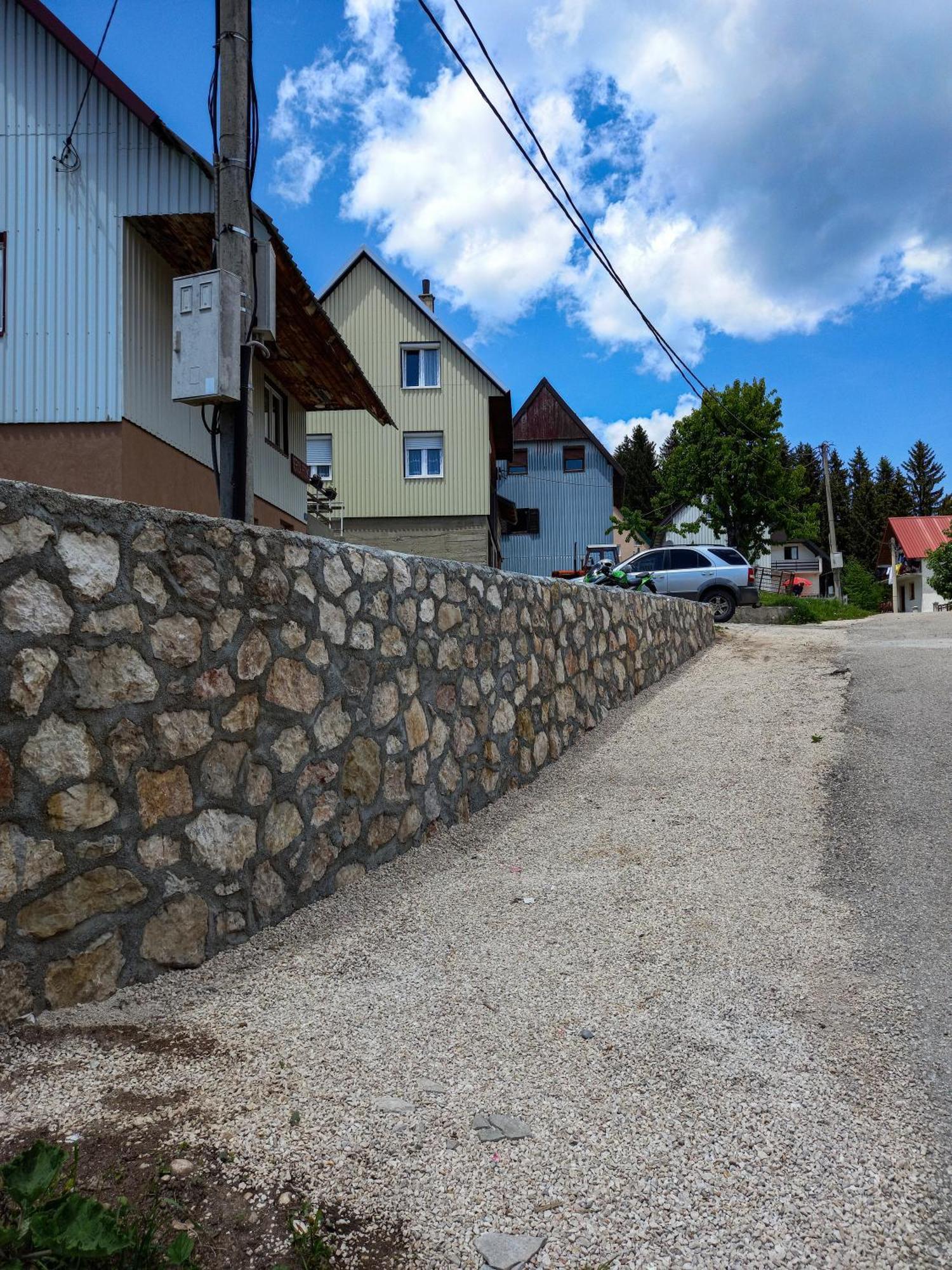 Vikendica My *